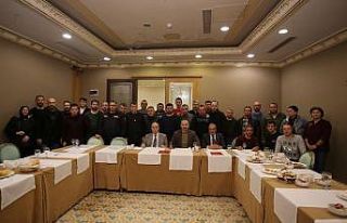 Temel itfaiyeci eğitiminden yararlanan itfaiye eri...