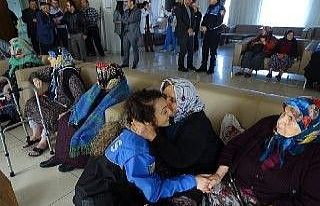 Toplum destekli polislerden huzurevi sakinlerine ziyarete