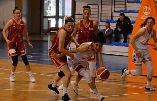 Turgutlu Belediye Kadın Basket takımı kendi evinde...