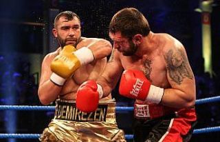 Türk boksörler Hamburg’da zaferlerini ilan etti