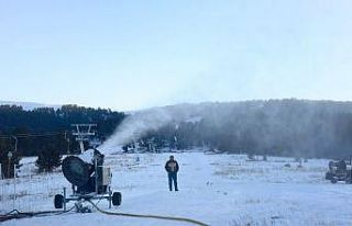 Uğurludağ’a kar yağmayınca ’suni kar’ yağdırdılar