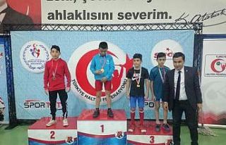 Uşaklı öğrenci ‘Halter Şampiyonası’nda’...