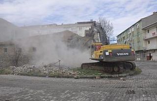 Uyuşturucu için mesken tutulan metruk yapılar yıkılıyor