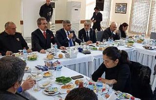 Vali Gürel gazetecilerle bir araya geldi