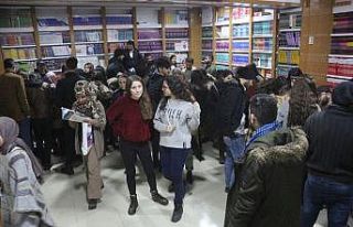 Van’da kaynak kitap yazarları öğrencilerle buluştu