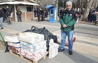 Vatandaşlar depremzedeler için yardımlarda bulunuyor