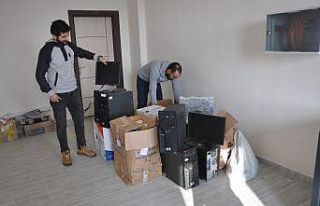 Yargıtay’dan Yüksekova’daki okula bilgisayar...