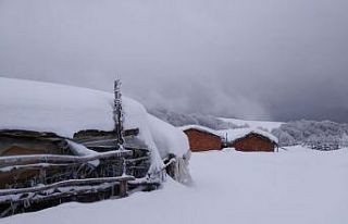 Yaylalar beyaza büründü, kartpostallık görüntüler...