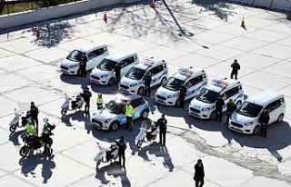 Yeni polis araçları törenle hizmete girdi