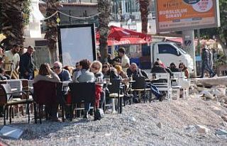 Yeni yılın ilk gününde sahillere akın ettiler