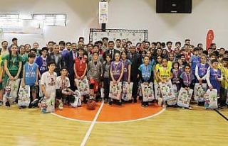Yıldız basketbolcular Şehit Kamil’i andı