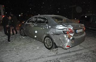 Yüksekova’da maddi hasarlı trafik kazası