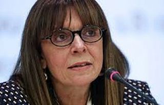 Yunanistanın ilk kadın Cumhurbaşkanı Sakelaropulu...