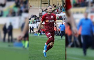 Zoran Kvrzic, ilk maçında kırmızı kart gördü