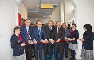 “40 Hadisle Değerlerimiz” resim sergisi açıldı