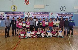 Ağrı’da yıldızlar voleybol grup müsabakaları...