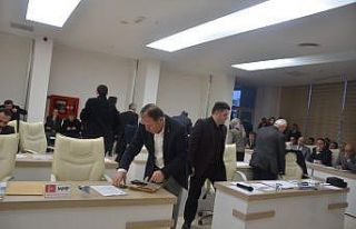 AK Parti ve MHP’li meclis üyeleri salonu terk etti