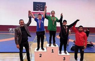 ’Altın güreşçiler’ turnuvaya damga vuruyor