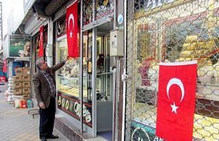 Araban Türk bayraklarıyla donatıldı