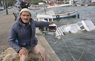 Ayvalık’ta şiddetli fırtına balıkçı teknelerini...