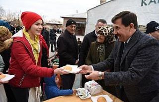 Başkan Kılca vatandaşa pişi, çocuklara şivlilik...