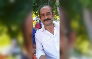 Belediye binası inşaatında çalışan işçi merdiven...