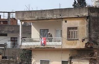 Belediyeden vatandaşlara "Türk Bayrağı asın"...