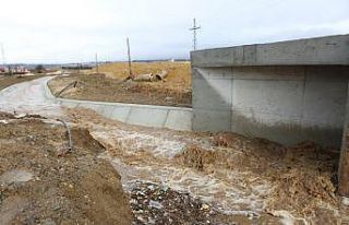 Bolu’da dere taştı, ev ve iş yerlerini su bastı