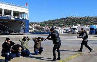 Çeşme’de limanda nefes kesen tatbikat
