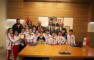 Çocuk oyunlarında Türkiye 2’ncisi olan örencilerden...