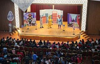 Çocuklar "Garfield Trafikte" oyunuyla eğlenip...