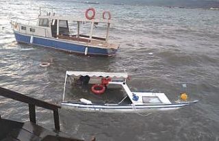 Dikili’de fırtına tekneleri batırdı