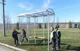 Durak montajları tamamlandı