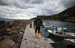 Düzensiz göçmenlerin geçişinde balıkçılar...