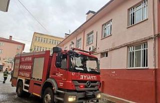 Elektrik kontağından çıkan yangın okulda paniğe...