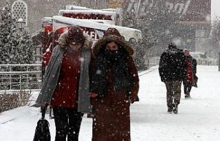 Erzurum’da yoğun kar yağışı etkili oluyor