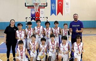 Finalli öğrenciler baskette İl birincisi oldu