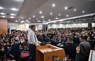 Hayati İnanç sevgisi Malatya’da salona sığmadı