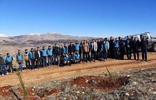 Hükümlüler fidanları toprakla buluşturdu