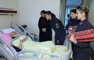 Jandarmadan kanser hastalarına sürpriz ziyaret