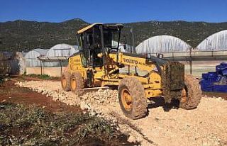 Kaş’ta stabilize yol çalışması sürüyor