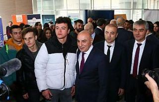 Keçiören’deki kariyer fuarına 35 üniversite,...