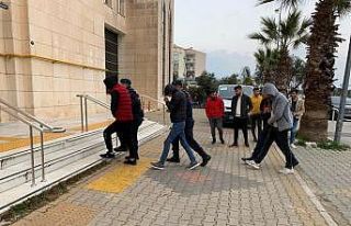 Kiraladıkları araçla hırsızlık yapan şüpheliler...