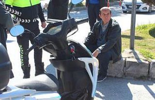 Kiralık araçla motosiklete çarpıp kaçtı