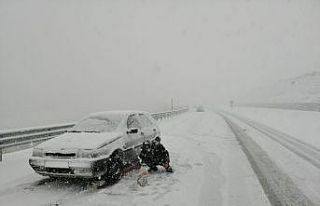 Konya-Antalya kara yolunda yoğun kar yağışı