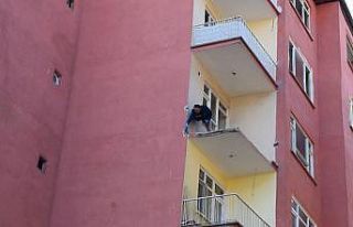 Malatya’da 4’üncü kattan düşen hurdacı hayatını...