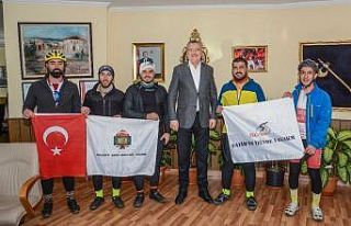 Malatyalı bisikletçilerden Karacabey’de mola