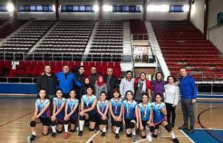 Namağlup kızlar, Bölge şampiyonu oldu