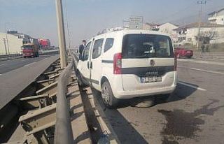 Otomobil tır ile çarpıştı: 2 yaralı