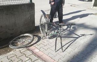 Otomobilin çarptığı bisikletli çocuk yaralandı